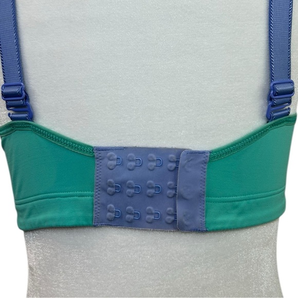 Lululemon - Women's 'Ta Ta Tamer' Sports Bra, Two-Tone - Green/Blue, Size 34D - Picture 14 of 16